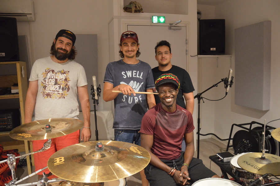 PAP NDIAYE et ses musiciens au Studio Tchaman à Marseille
